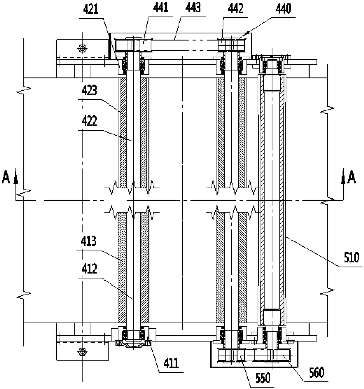 Differential rotary type cleaning device and belt cleaner as well as method thereof