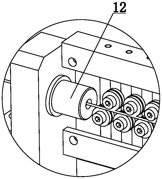 Silk yarn unwinding device for spinning machine