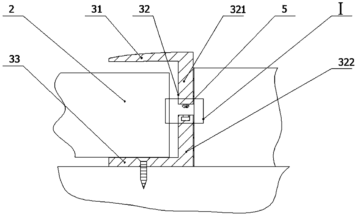 Closing structure for joint between wood floor and stone and installation method