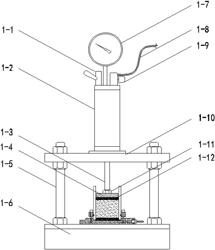 Soil column testing apparatus for simulating solute transport in consolidated soil