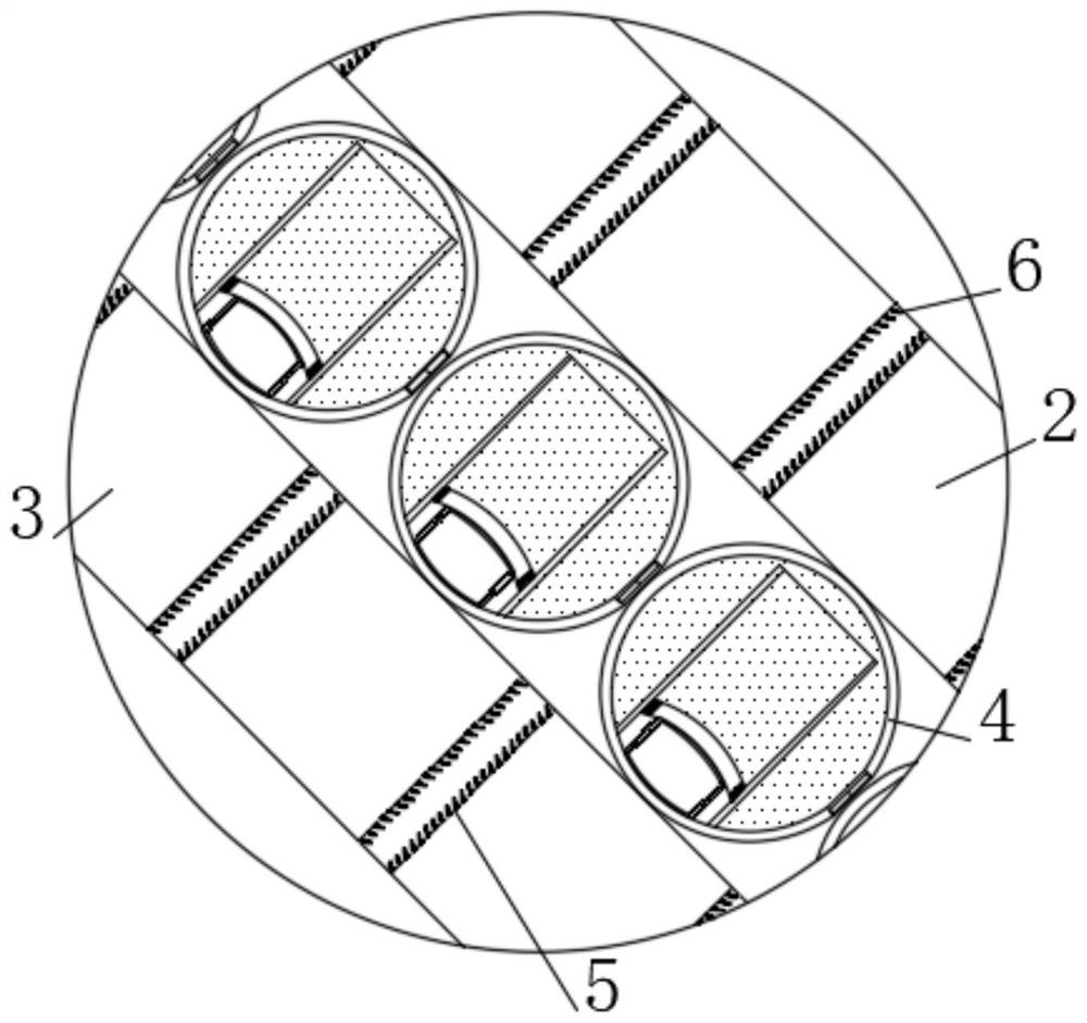 Garbage combustion fly ash filtering device based on local membrane separation