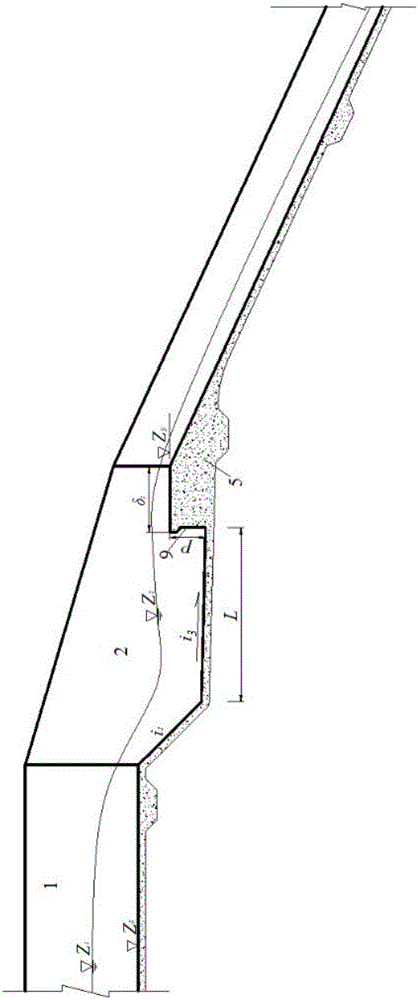 Water-sand separation building applicable to linear chute spillway