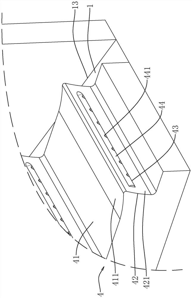 Dam spillway structure and construction method thereof