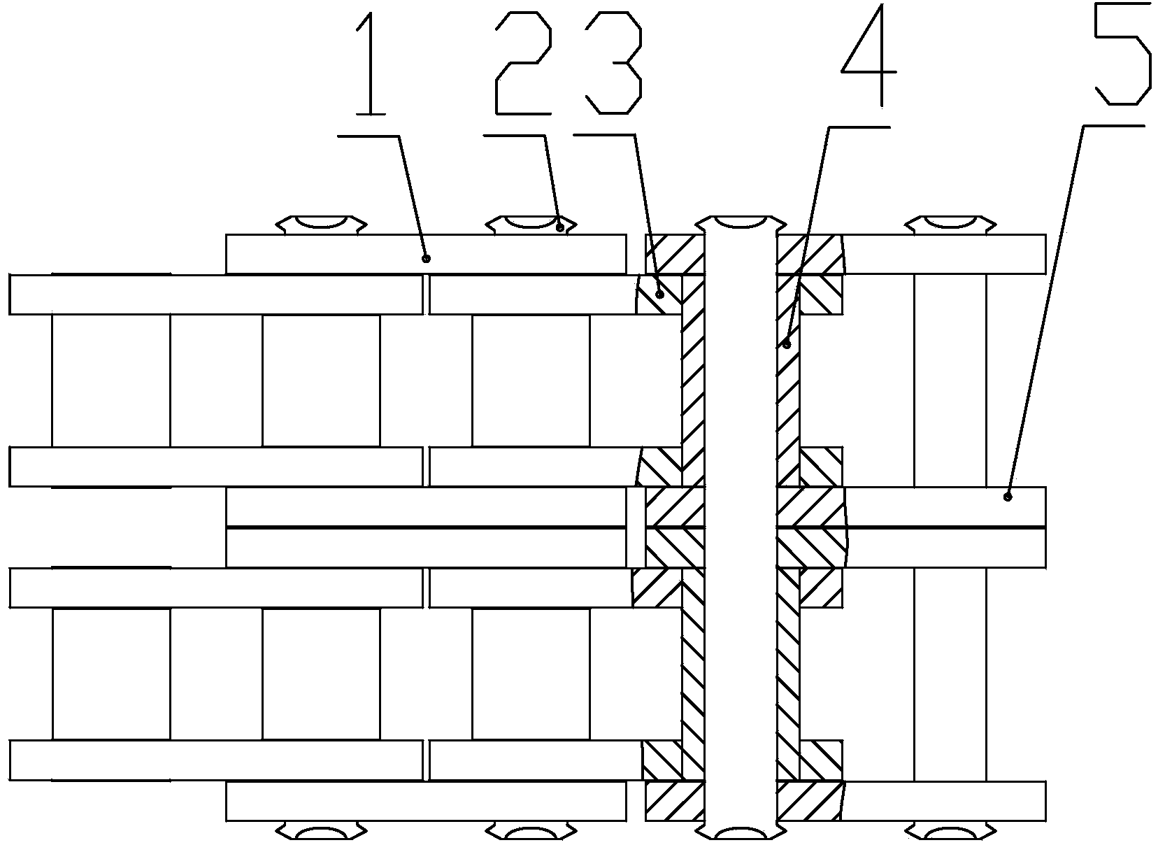 Chain applicable to low temperature environments and production method thereof