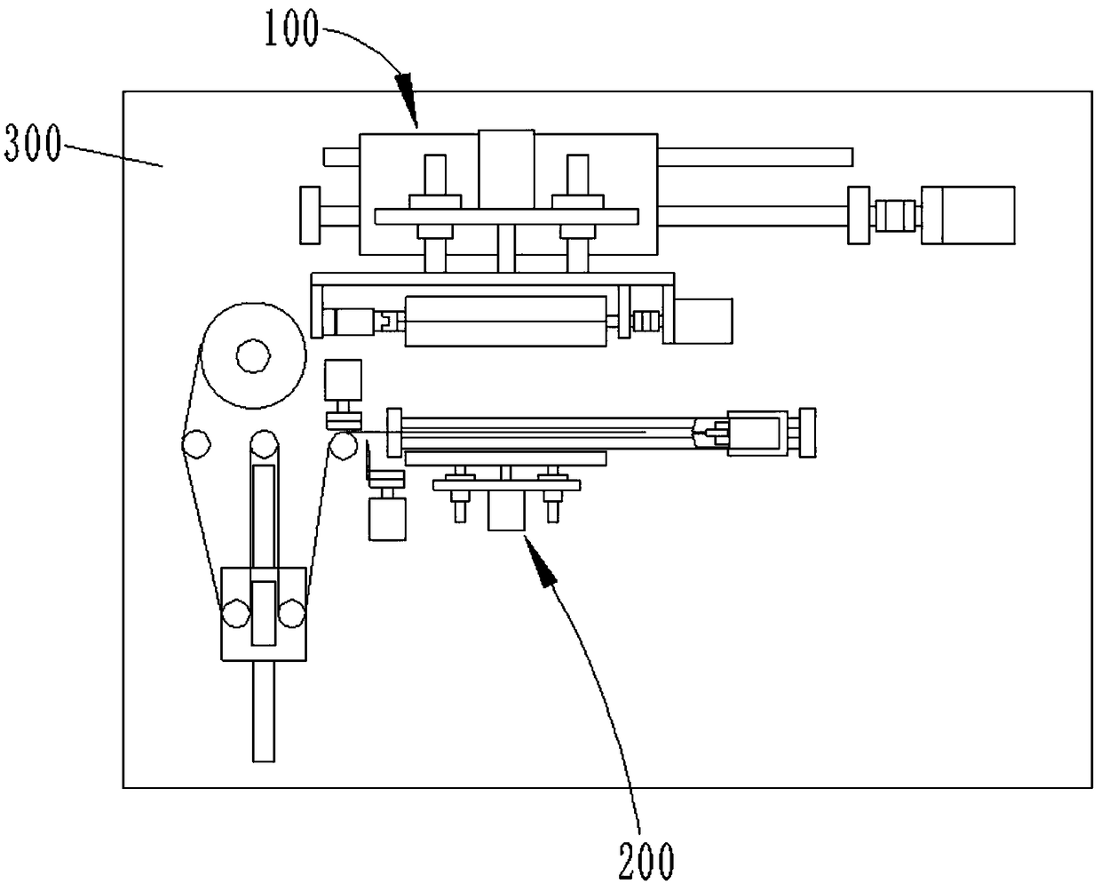 Automatic cutting and attaching device for double-sided tapes