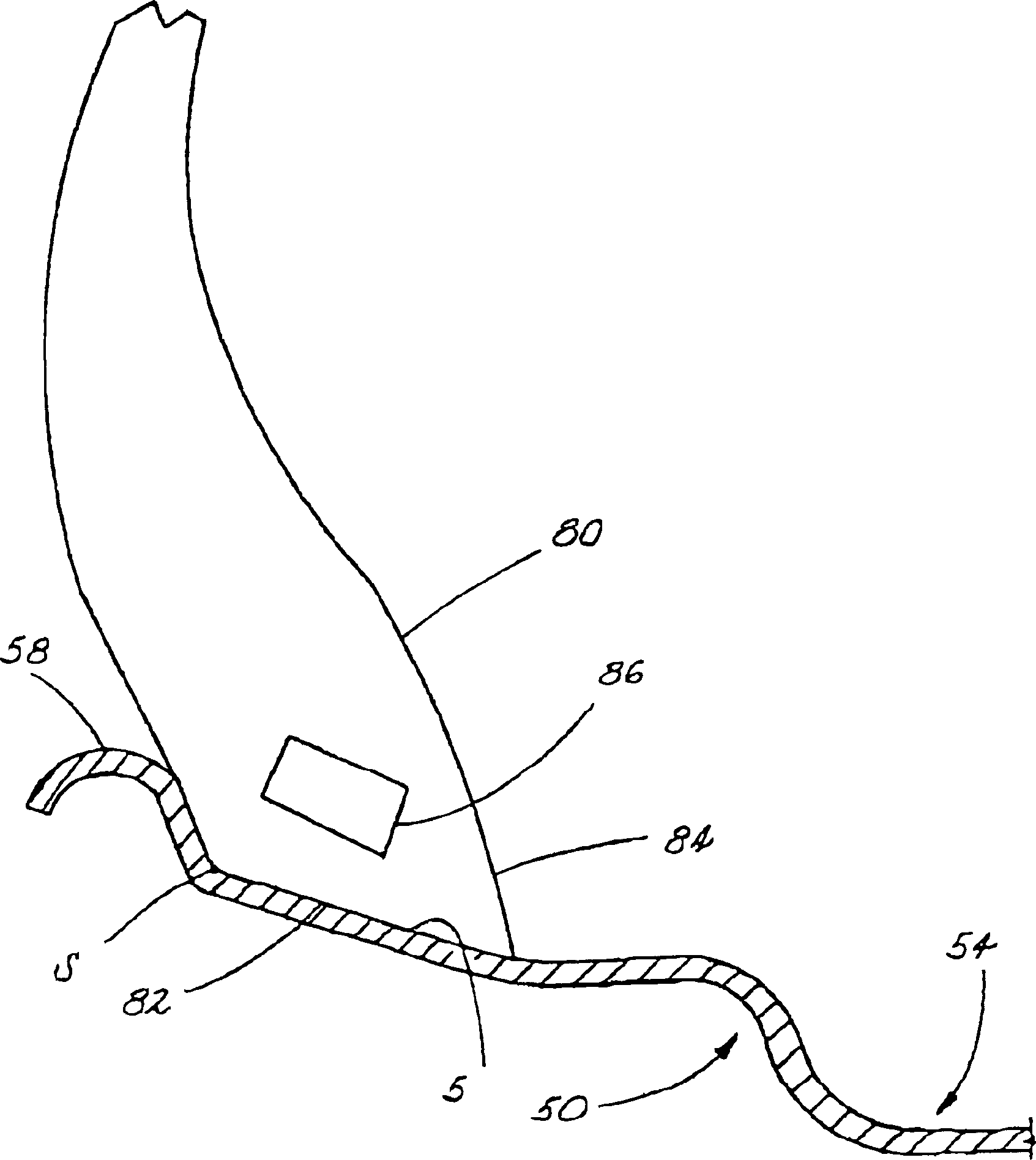 Tire with rounded bead toe and mold for forming the tire