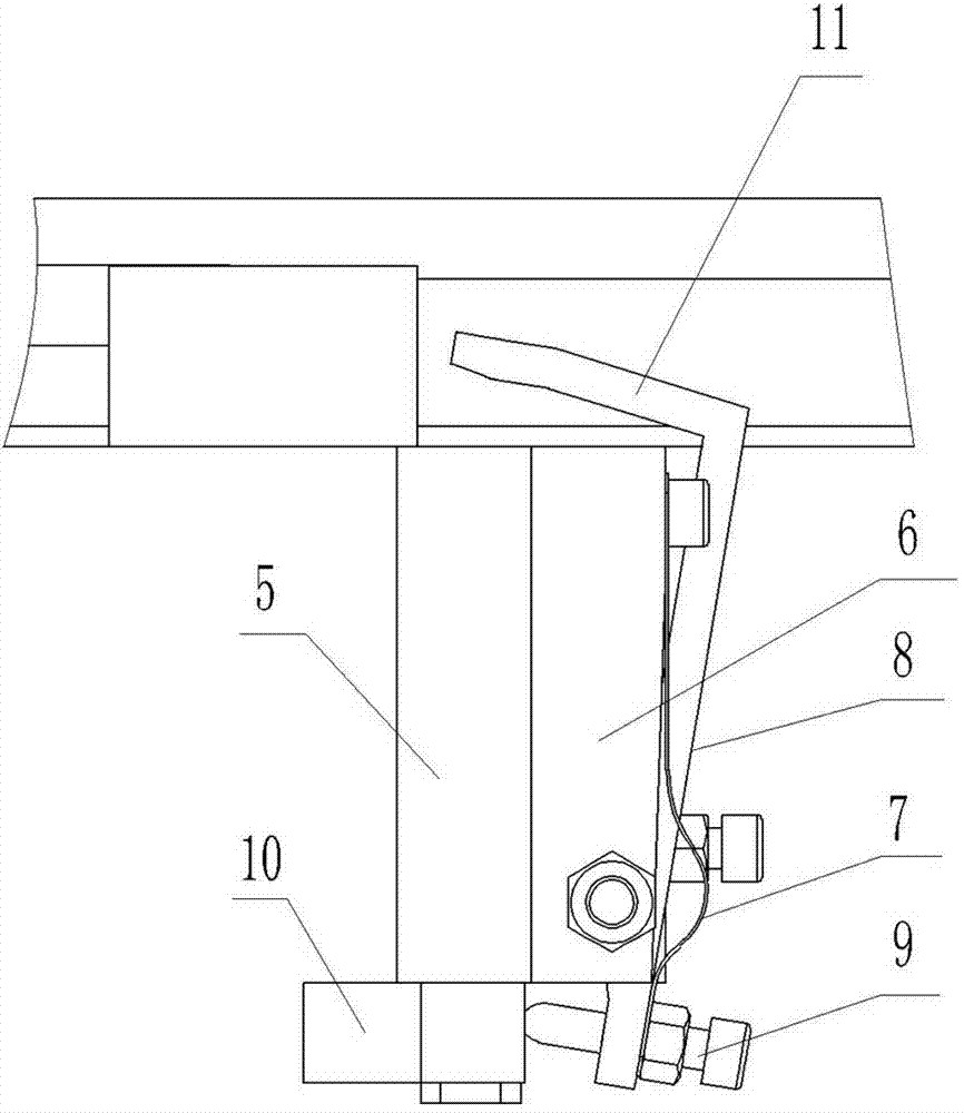 Ear folding mechanism of pasting box machine