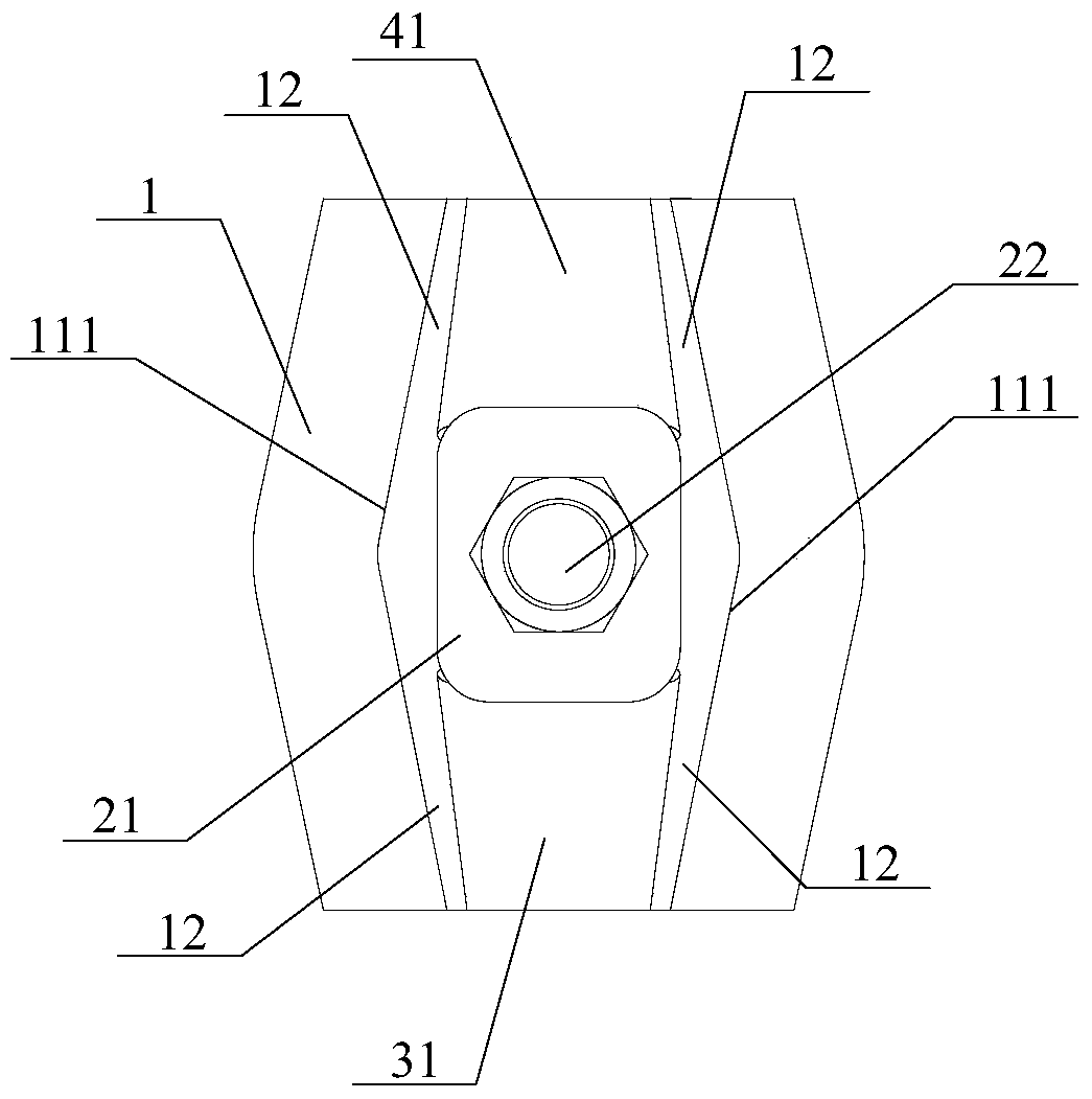 Wedge bolt type connection clamp and transmission tower