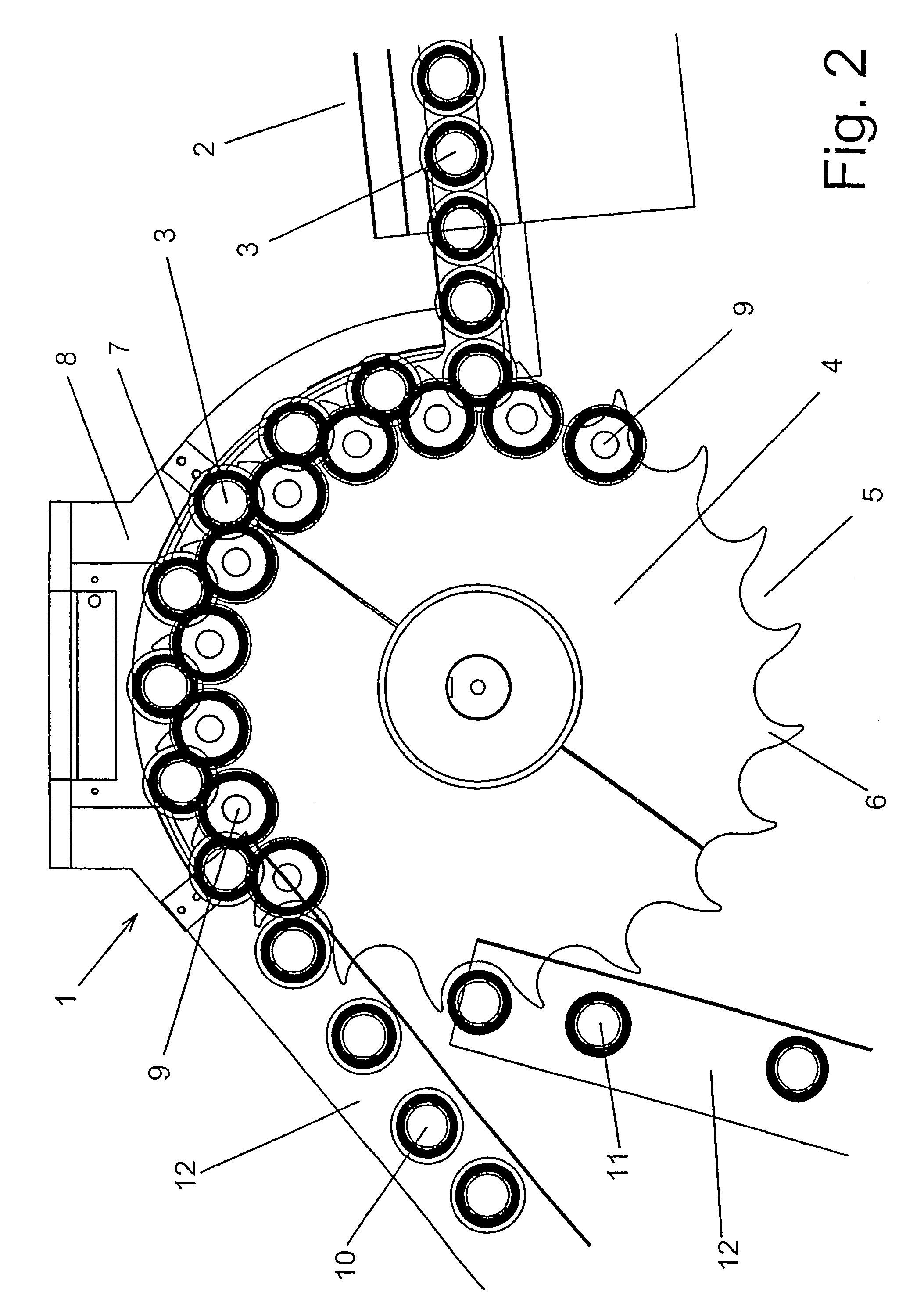 Horizontal cutter of double-bodied bottles attached to each other at the neck