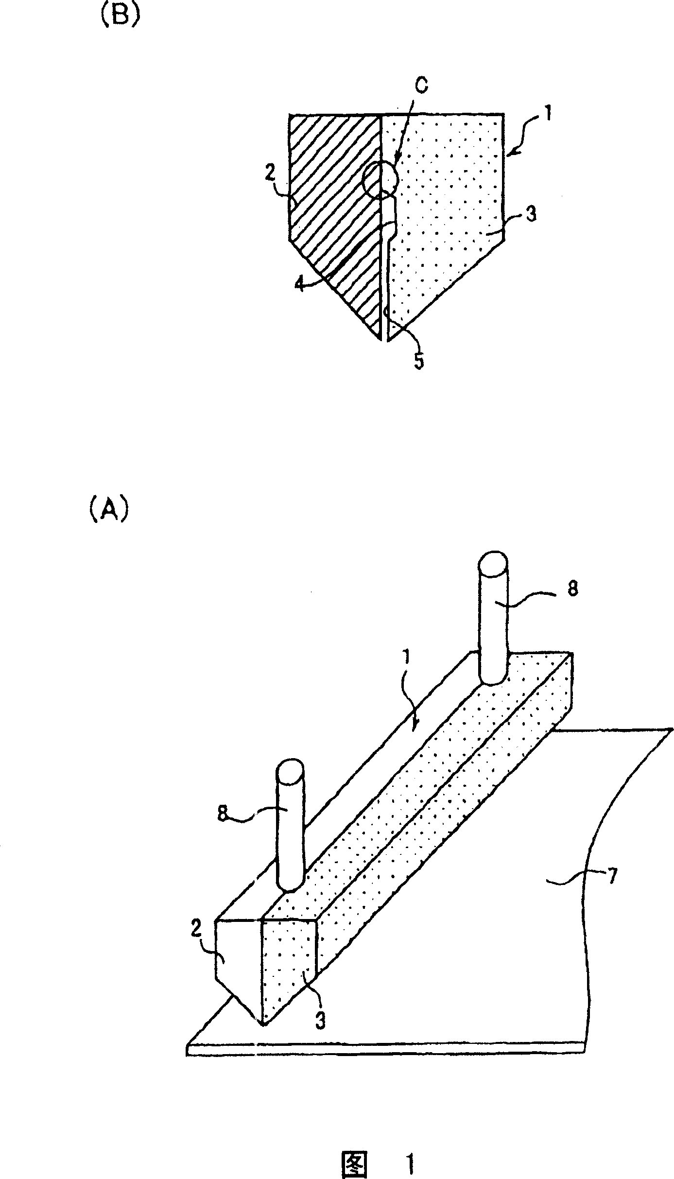 Slit nozzle and treating liquid supplying device with such nozzle