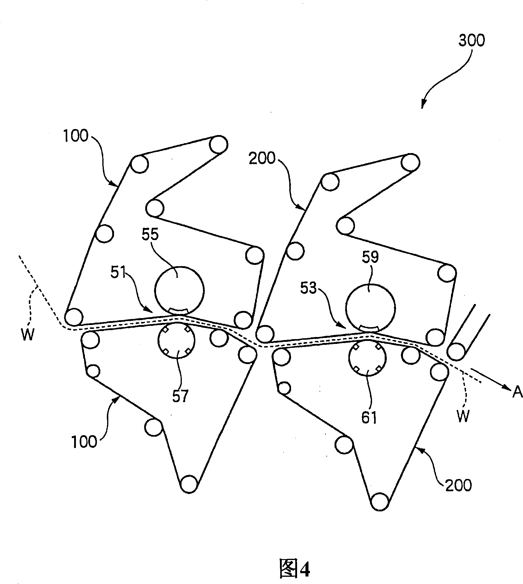 Papermaking conveyer felt for shoe press and pressing device of shoe-pressing type papermaking machine equipped with the same