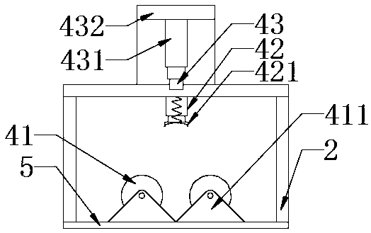 High-efficiency steel pipe welding device