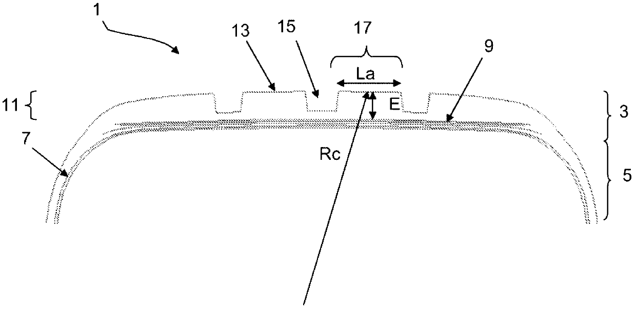 Pneumatic tyre tread comprising a plurality of incisions