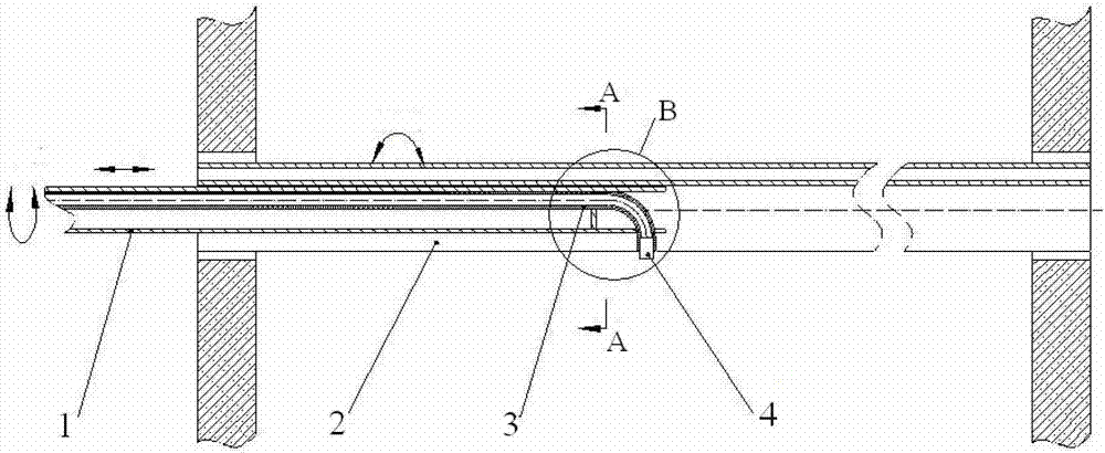 Scale removing device for heat exchange pipe