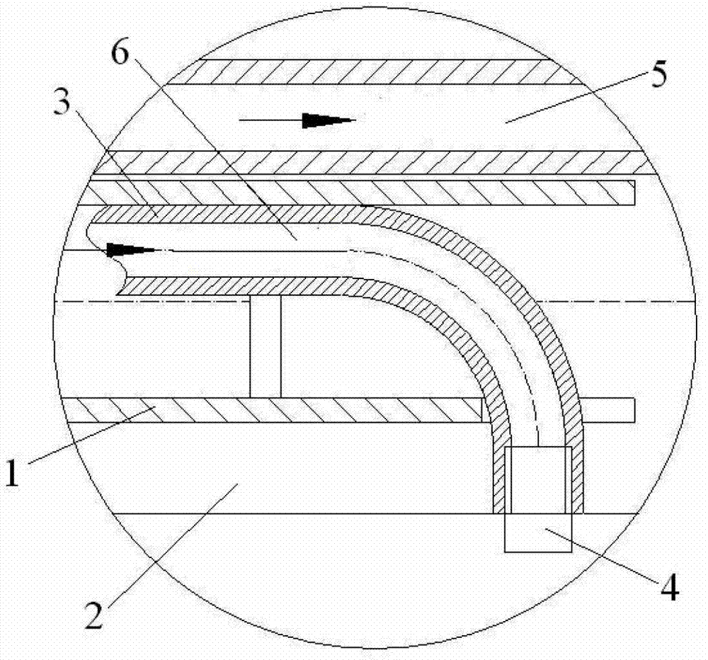 Scale removing device for heat exchange pipe