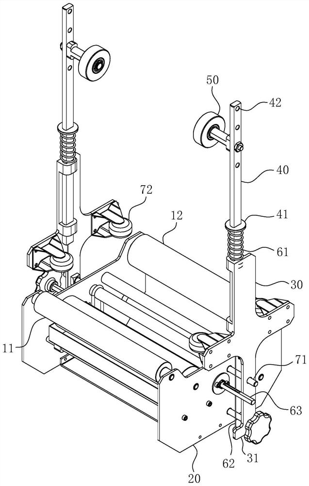 Device for reinforcing concrete beam through fiber cloth and construction method thereof