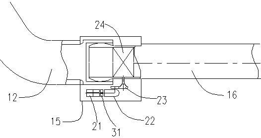 Combustion chamber with automatic adjustment of the intake air