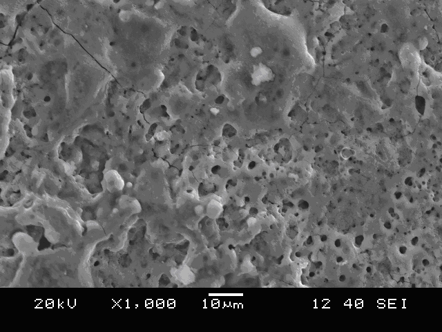 Preparation method of titanium alloy/biological ceramic layer composite material