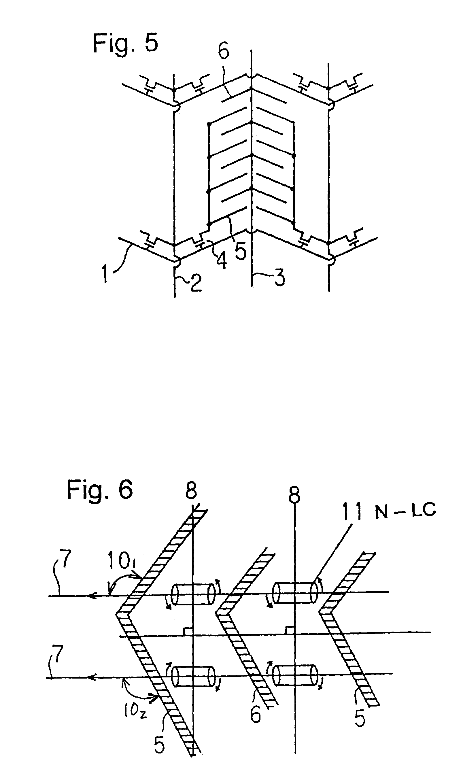 Liquid crystal display device comprising pixel and common electrodes inclined in first and second directions to form a zigzag shape which is symmetrical relative to alignment direction of liquid crystal