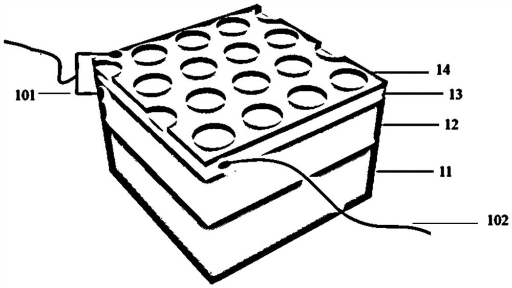 Infrared detector based on hybrid plasmon resonance enhancement