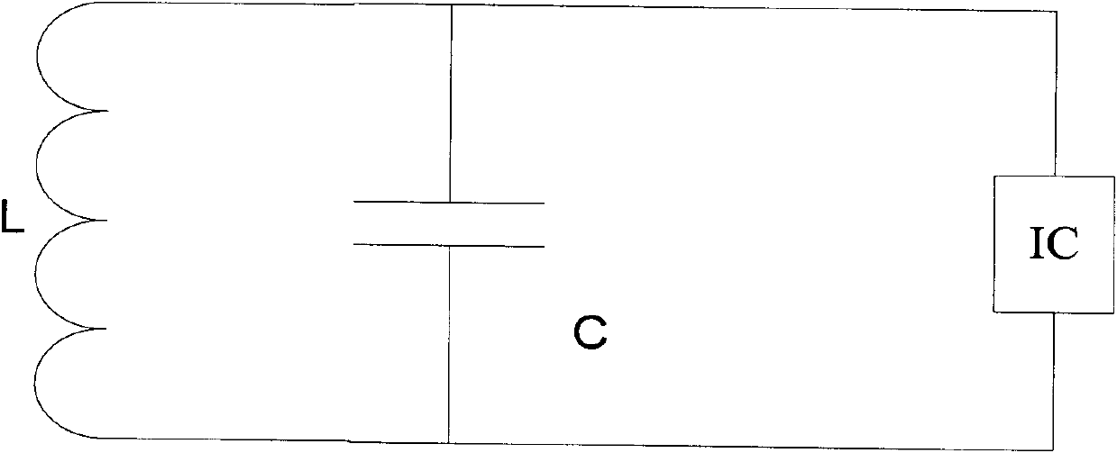 Low and high frequency high sensitivity RFID passive label and batch production method thereof