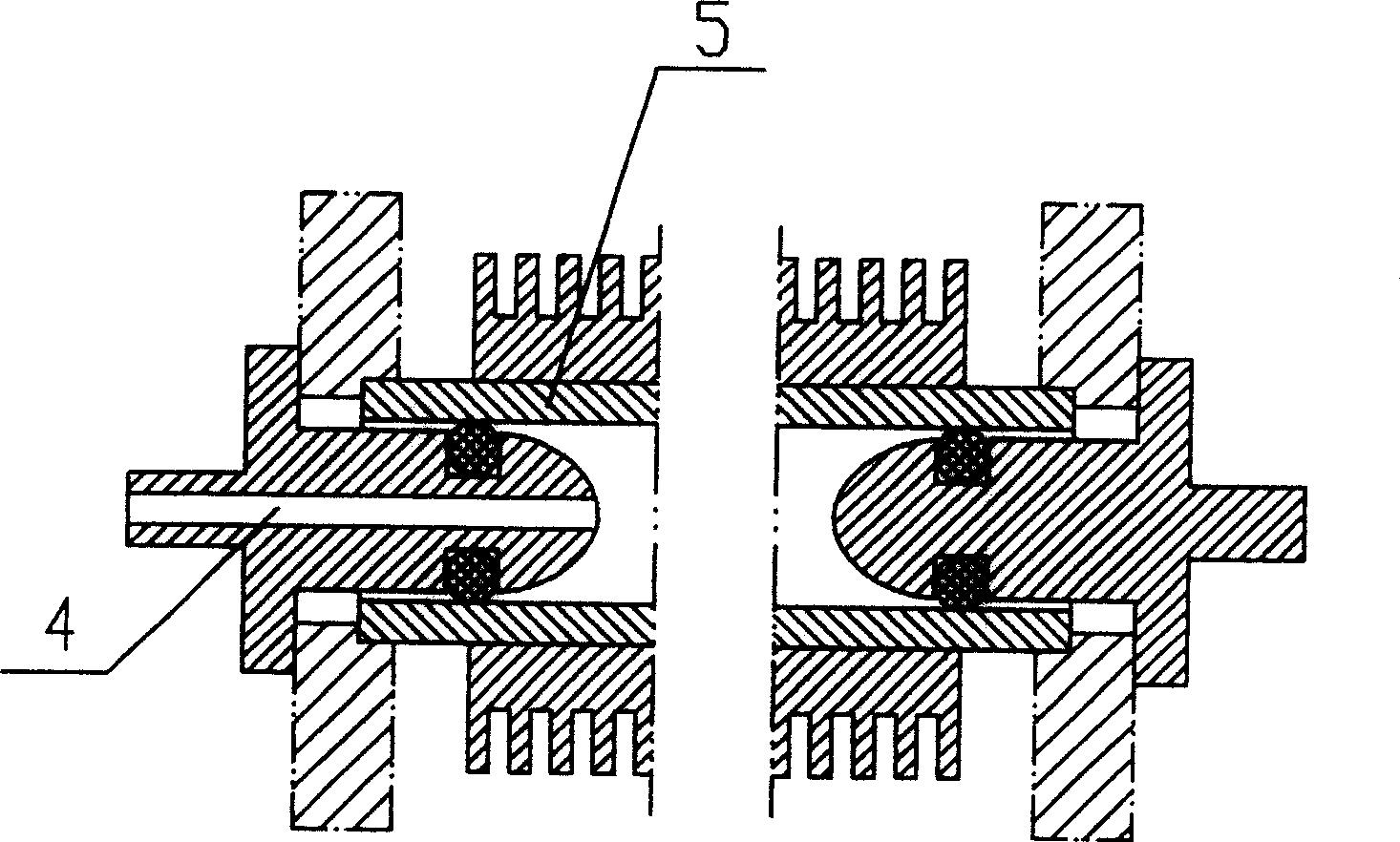 Sealing arrangement for pipe expanding machine