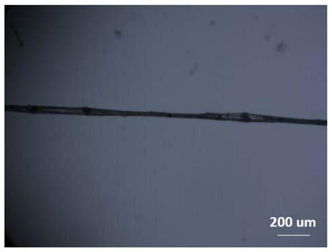 A spider silk-like polymer fiber based on silica porous microspheres and its preparation method