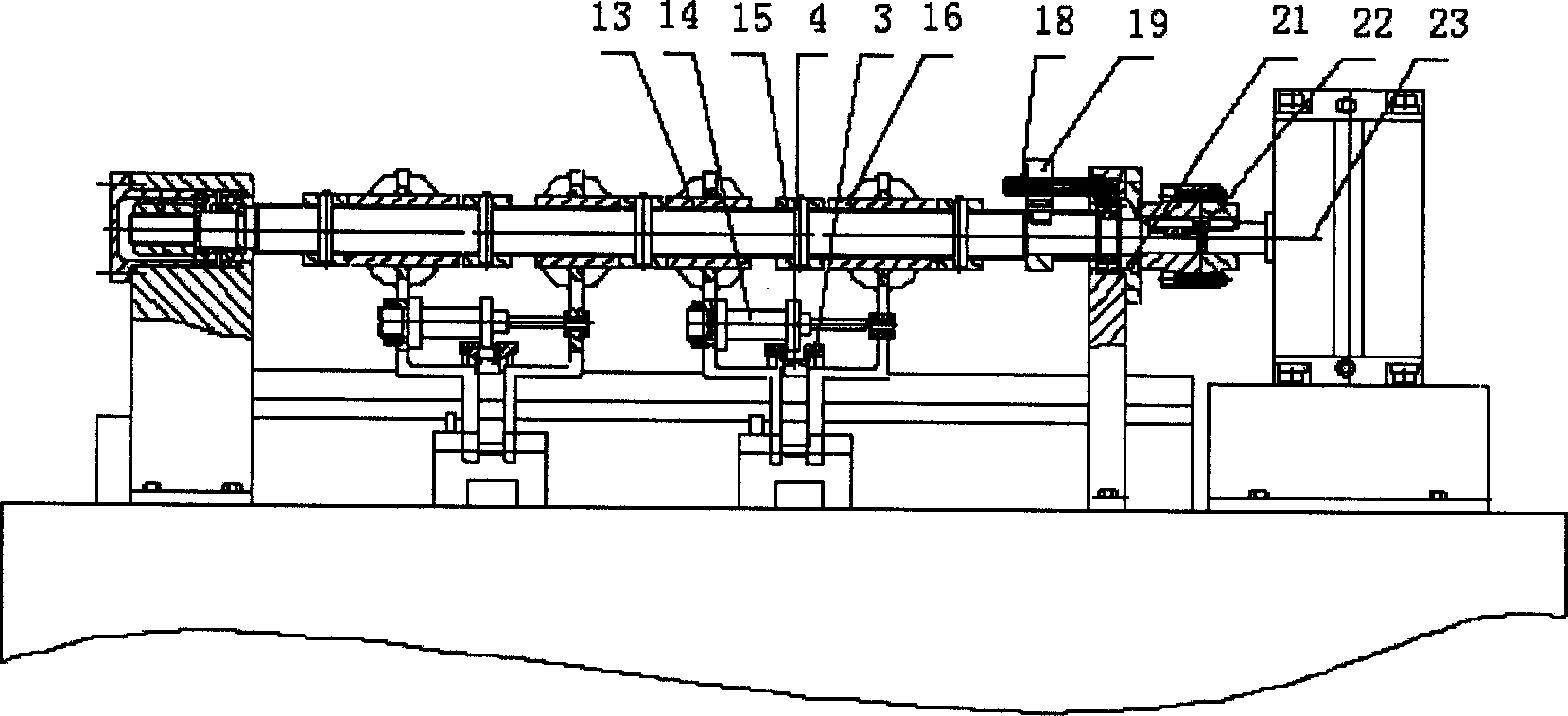 Automatic assembling mechanism for long tail clamp