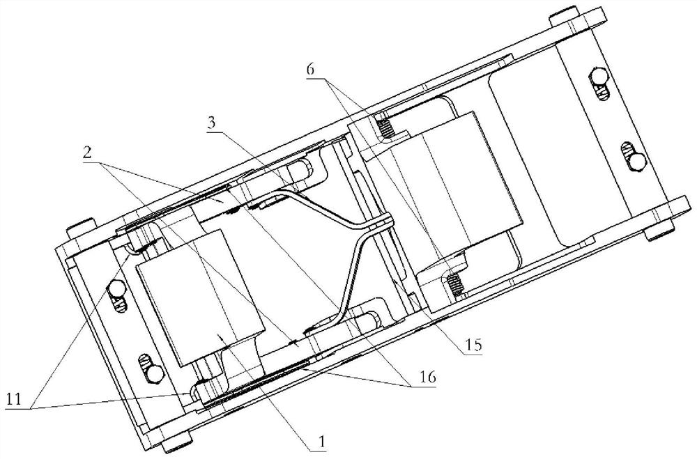 Bidirectional limiting device capable of realizing large limiting distance in container type freight transport system of civil aircraft