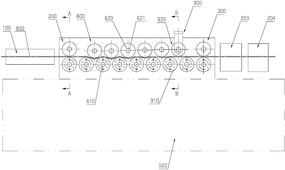 Traction and straightening mechanism on reinforcement hoop bending machine