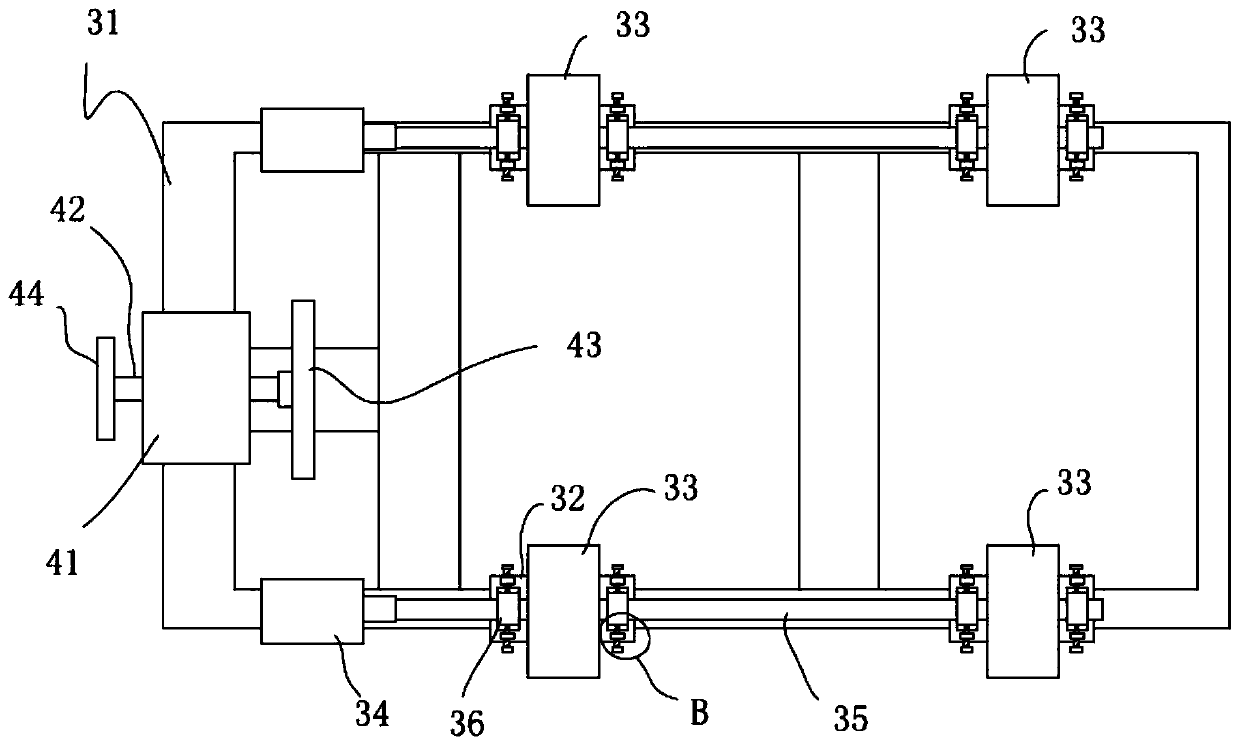 Automatic welding device for tank body