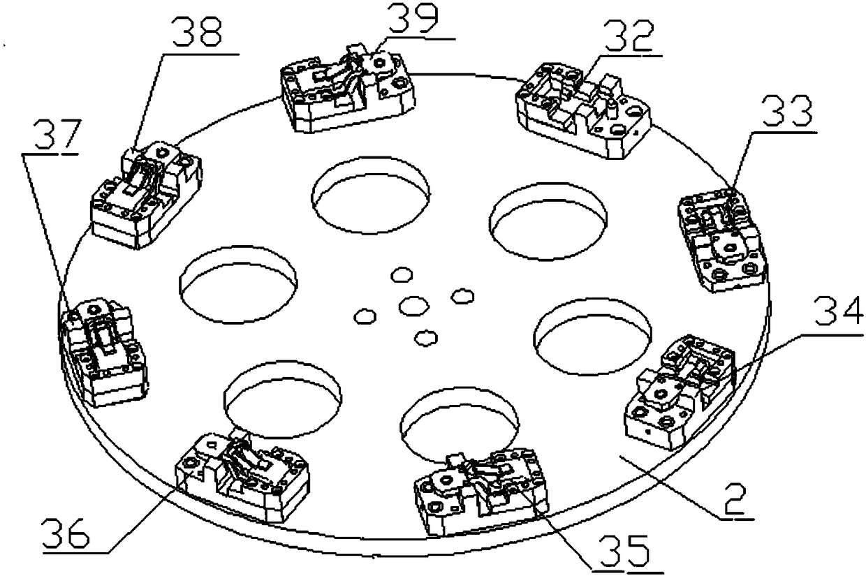 Device for automatically assembling reflecting plates and conductive plate of molded case circuit breaker