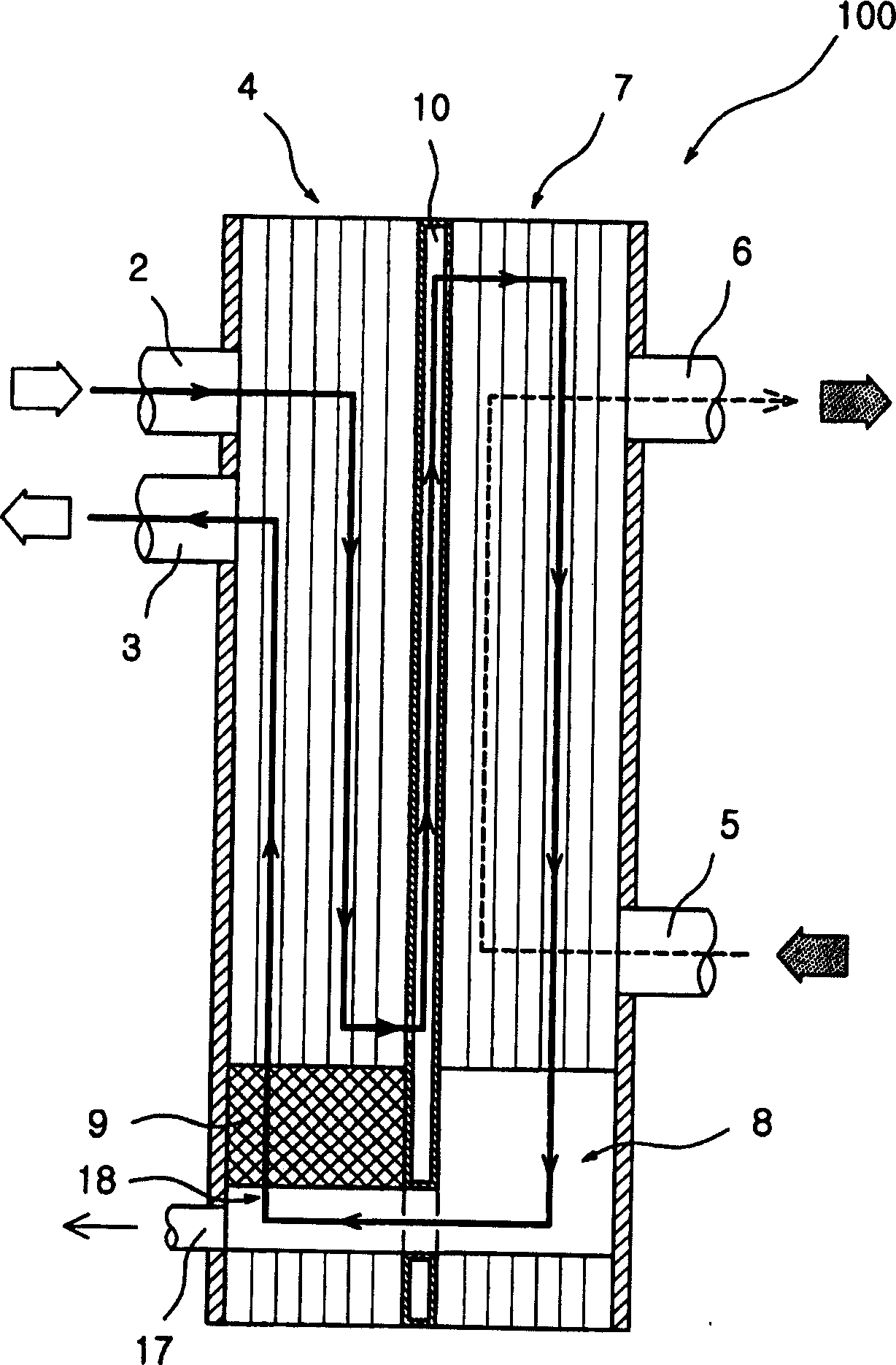 Plate heat exchanger with condensed fluid separating functions and its manufacturing method