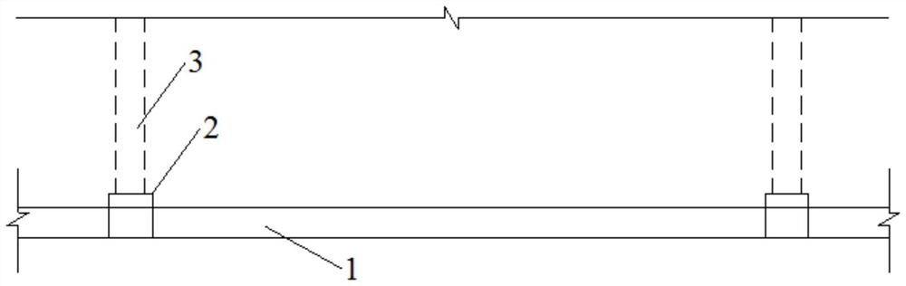 Structure for connecting but not connecting top of retaining wall with main body structure