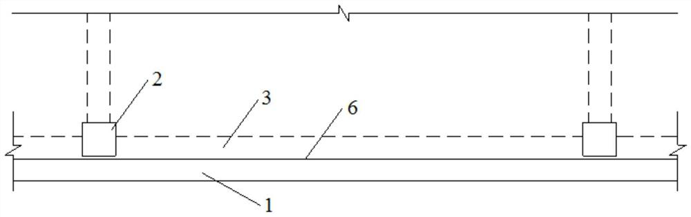 Structure for connecting but not connecting top of retaining wall with main body structure