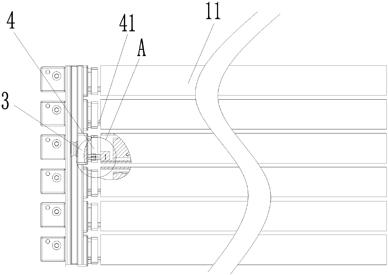 Near line disk array library with one-dimensionally moving mechanical arms