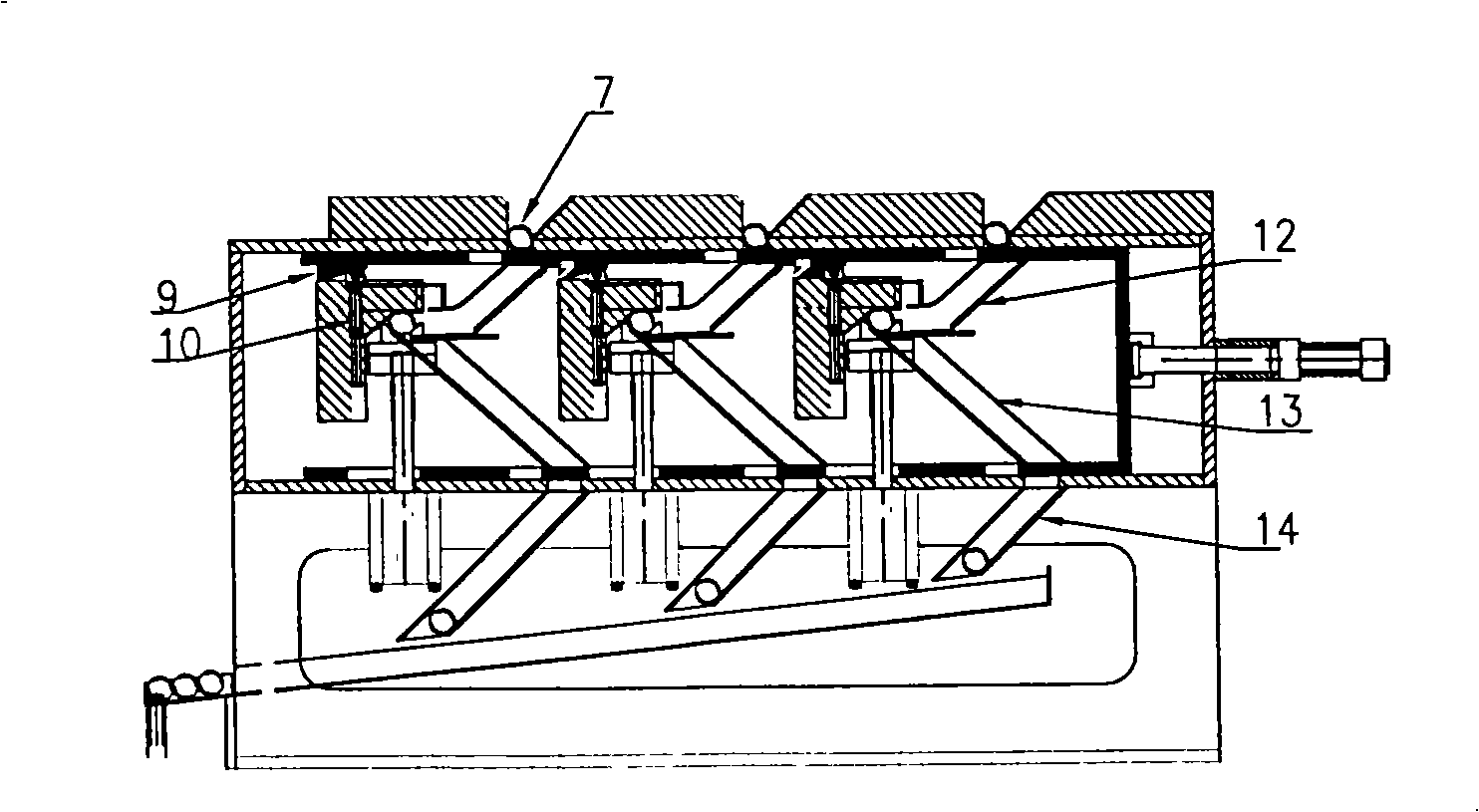 Workpiece conveying device