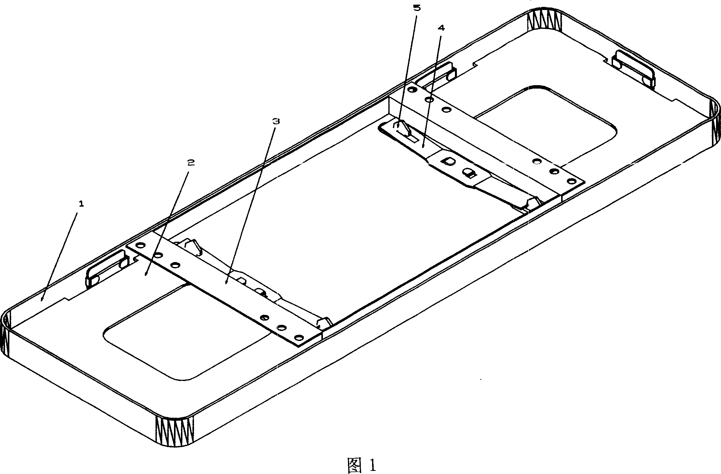 Fixed installation carriage for anti-fogery and safety badging of motor vehicle