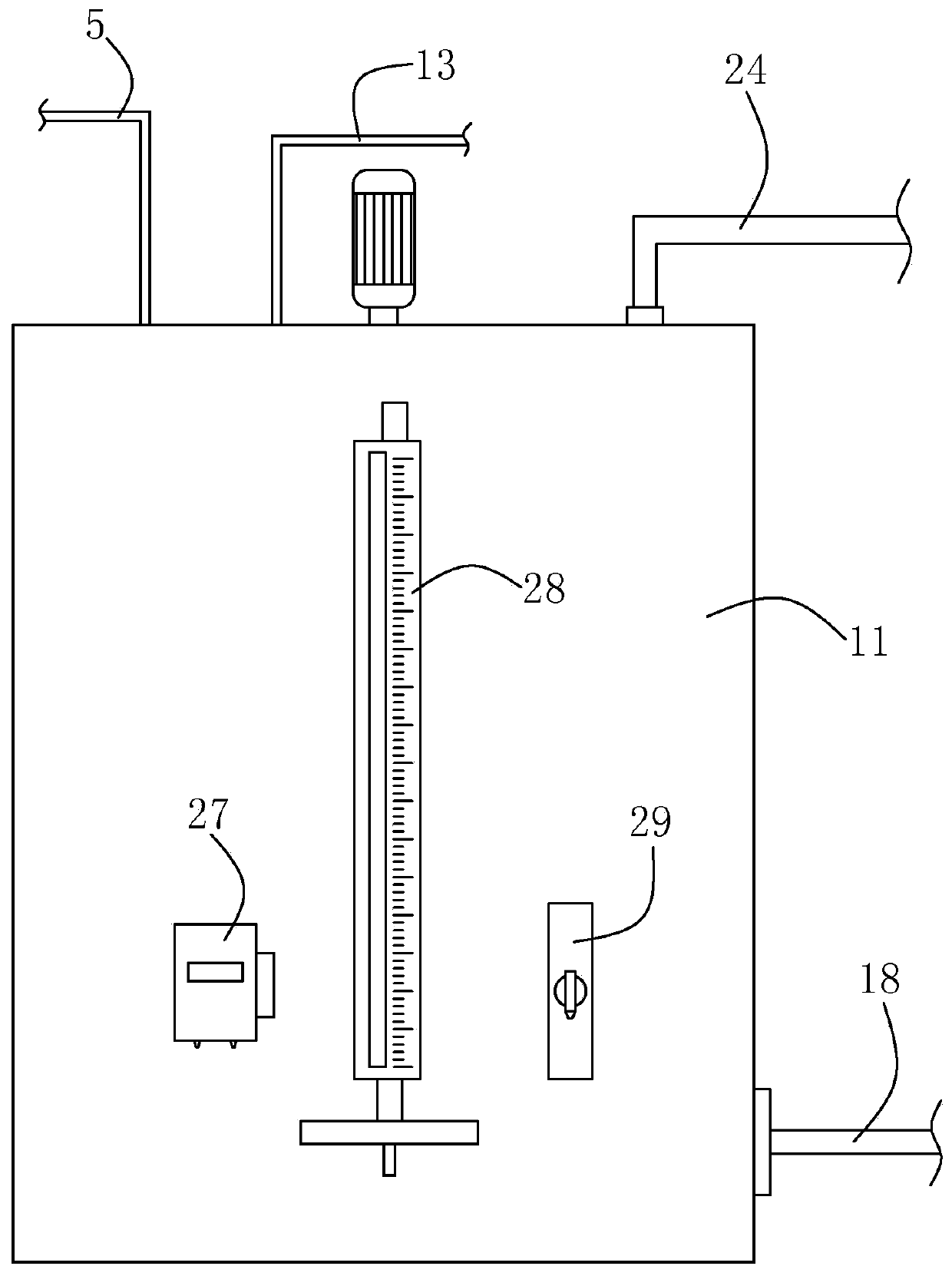 Urea solution continuous online batching system and solid feeding assembly thereof