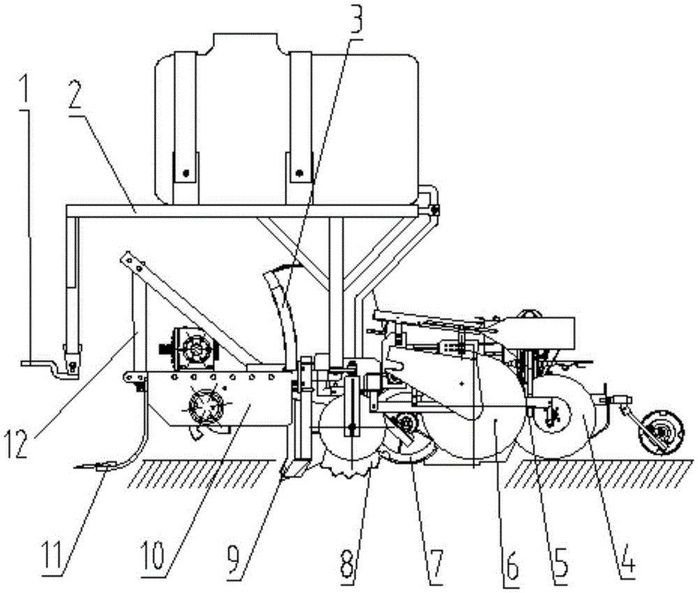 Towed, suspended and assembled duplex sweet potato transplanting machine capable of carrying water