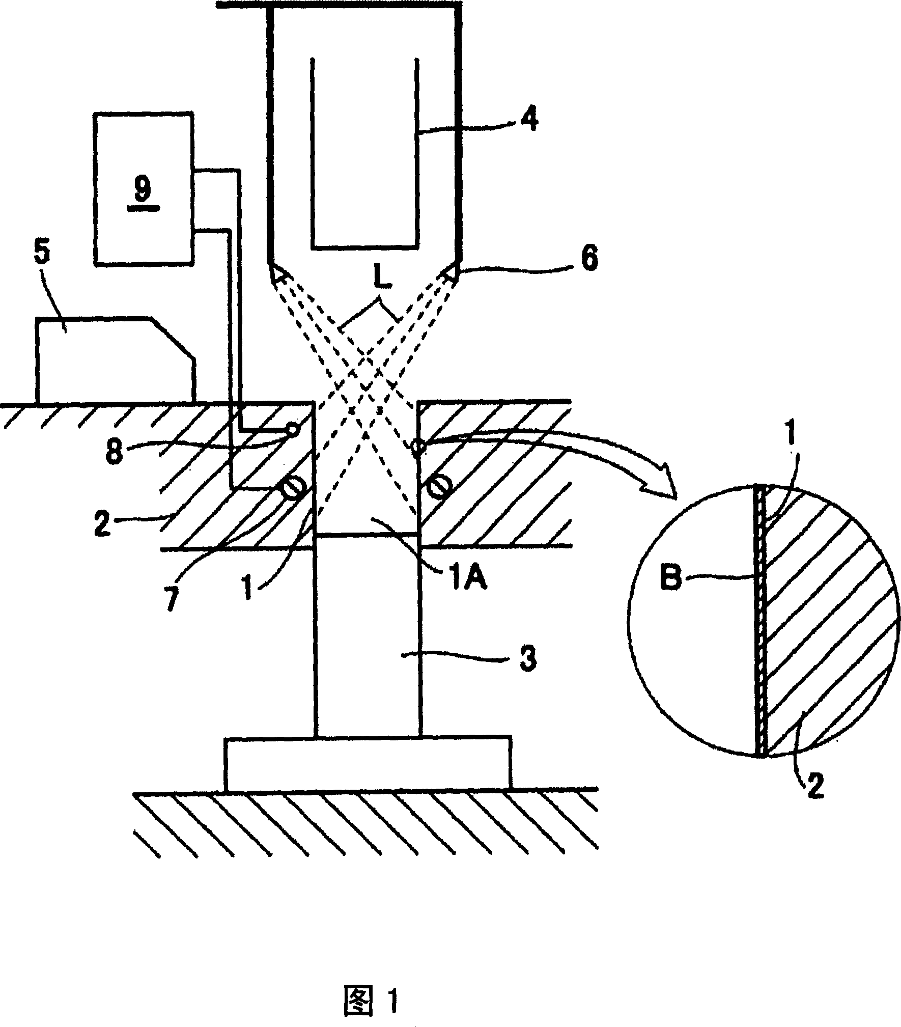 Method of forming powder compact and mold assembly for powder compaction