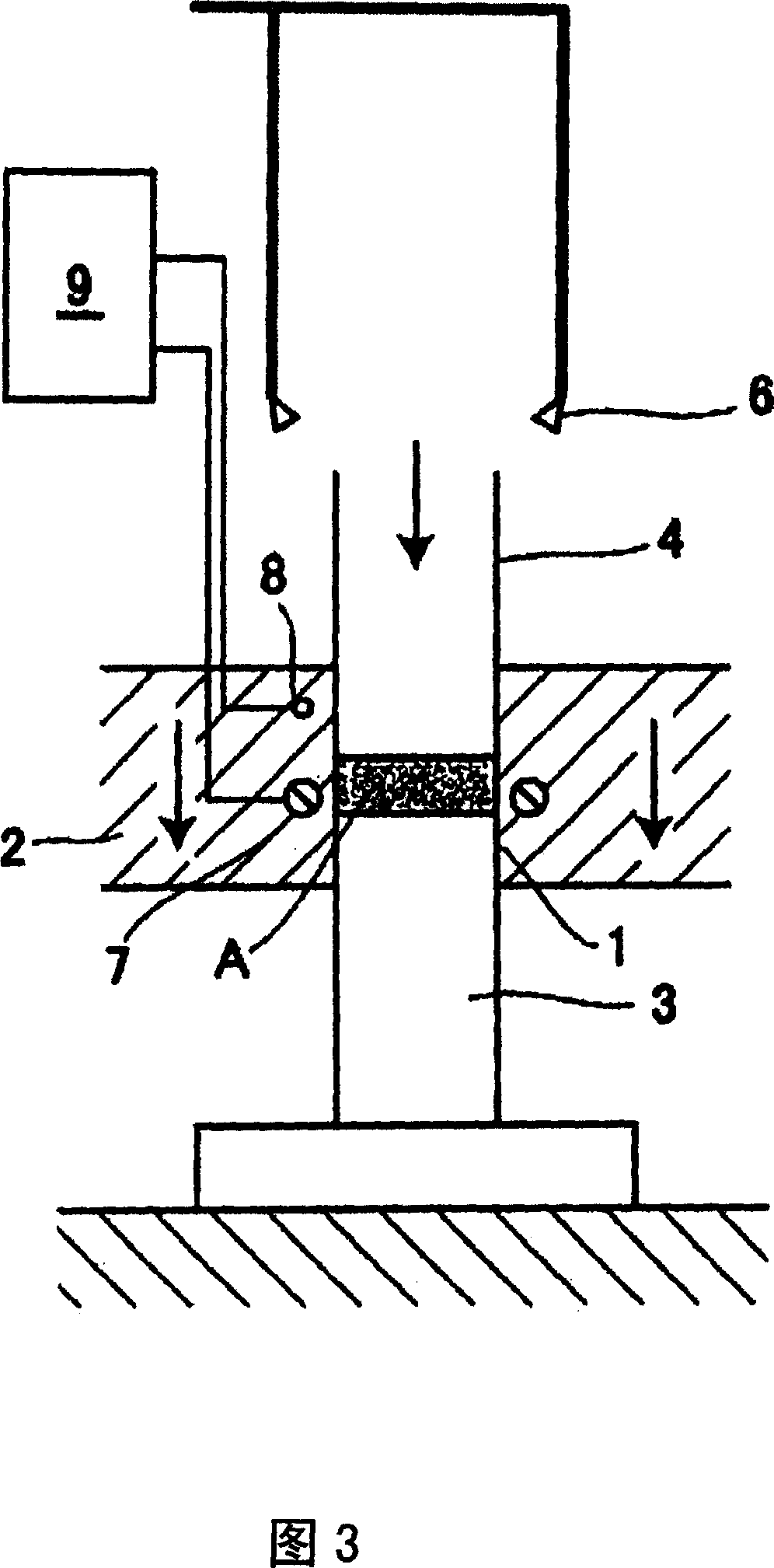 Method of forming powder compact and mold assembly for powder compaction