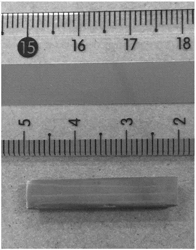 TiAl base alloy synergetically strengthened and toughened by carbides and titanium alloy layers, and preparation method thereof