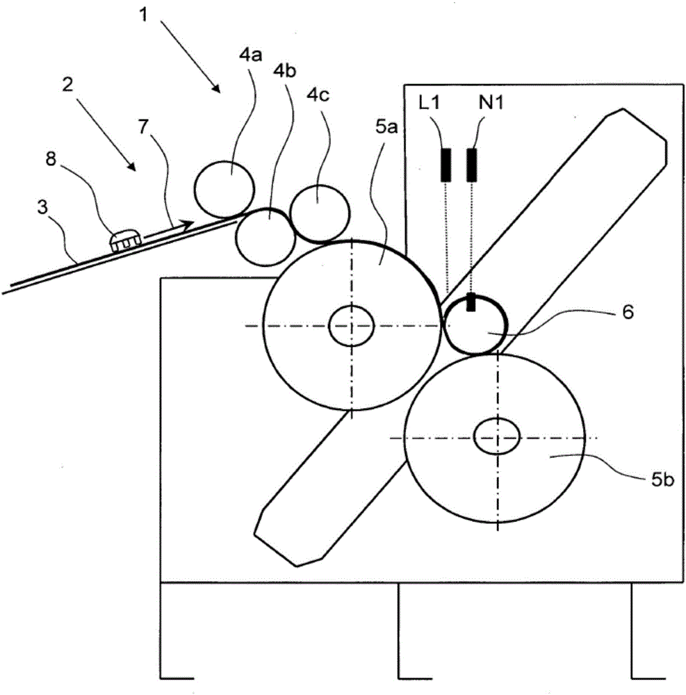 Winding machine for producing lap rolls and method for winding slivers