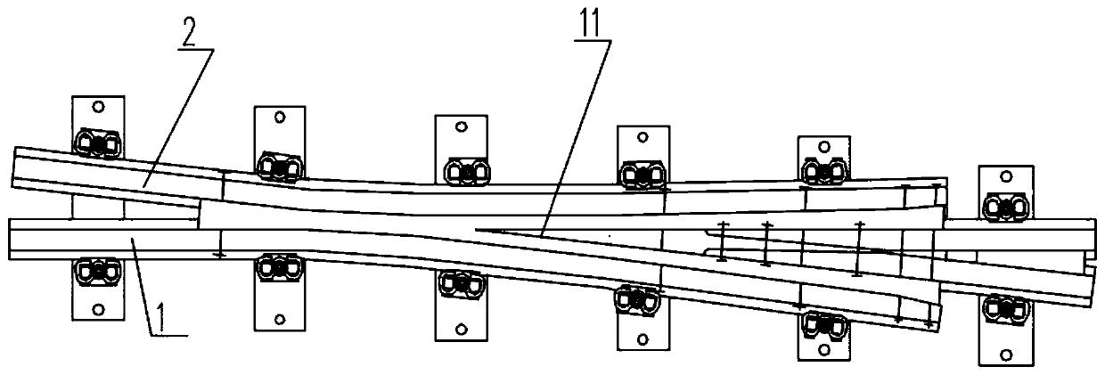 Low-noise small size frog using single moving nose rail