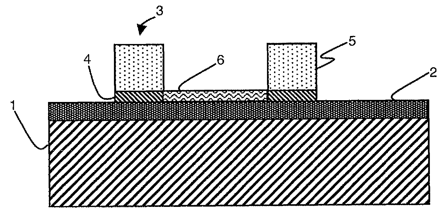 Method of growing, on a dielectric material, nanowires made of semi-conductor materials connecting two electrodes