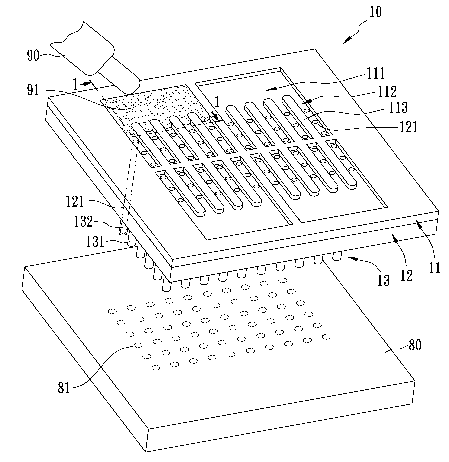 Fluidic nano/micro array chip and chipset thereof