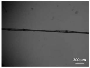 A spider silk-like polymer fiber based on spherical porous particles and its preparation method