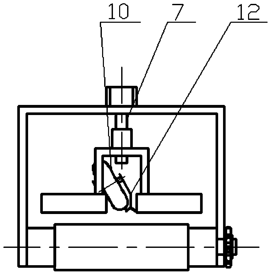 Fresh tobacco leaf petiole sectioning and orderly clamping device and its sectioning and clamping method