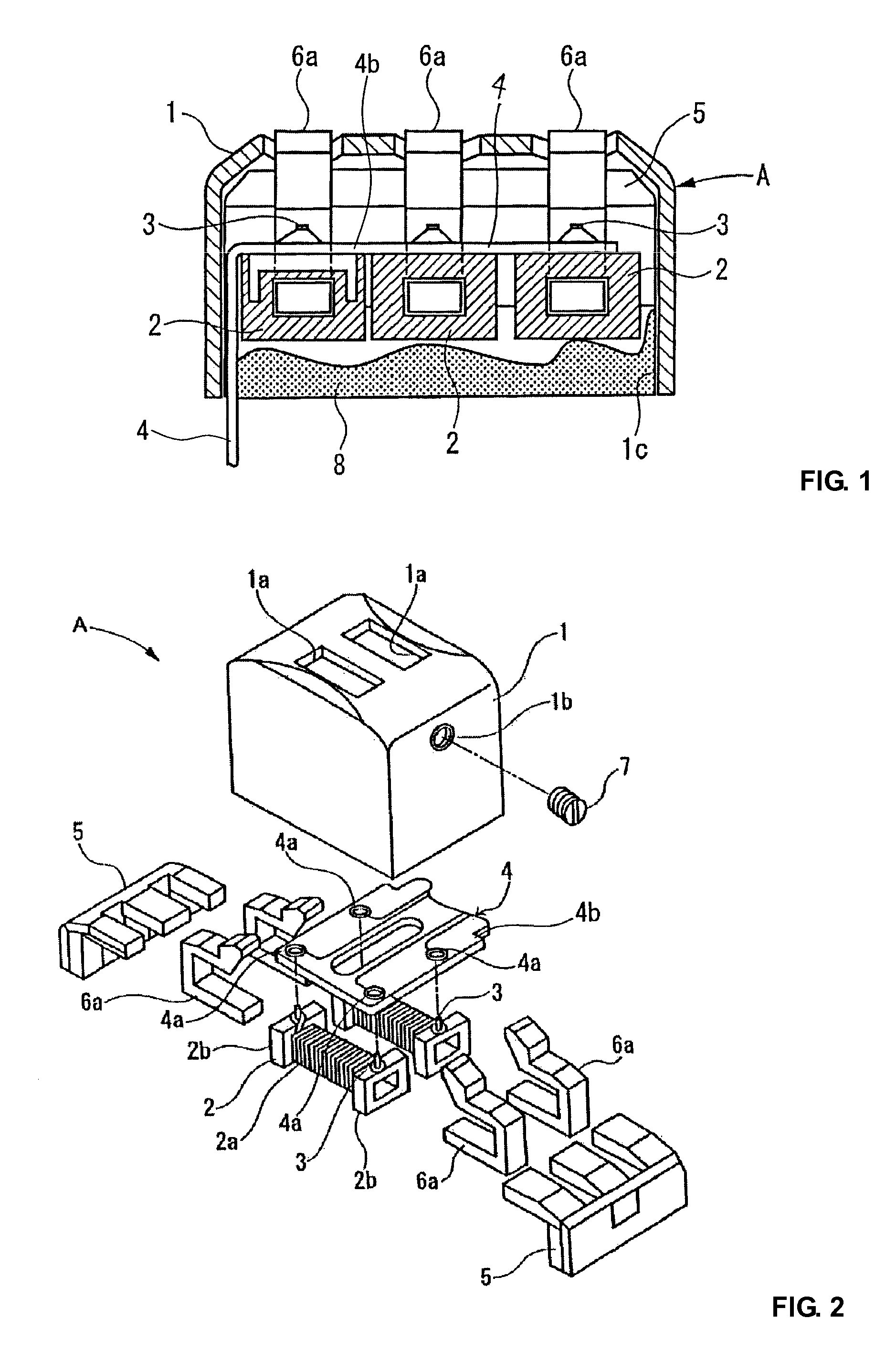 Magnetic head for reading data